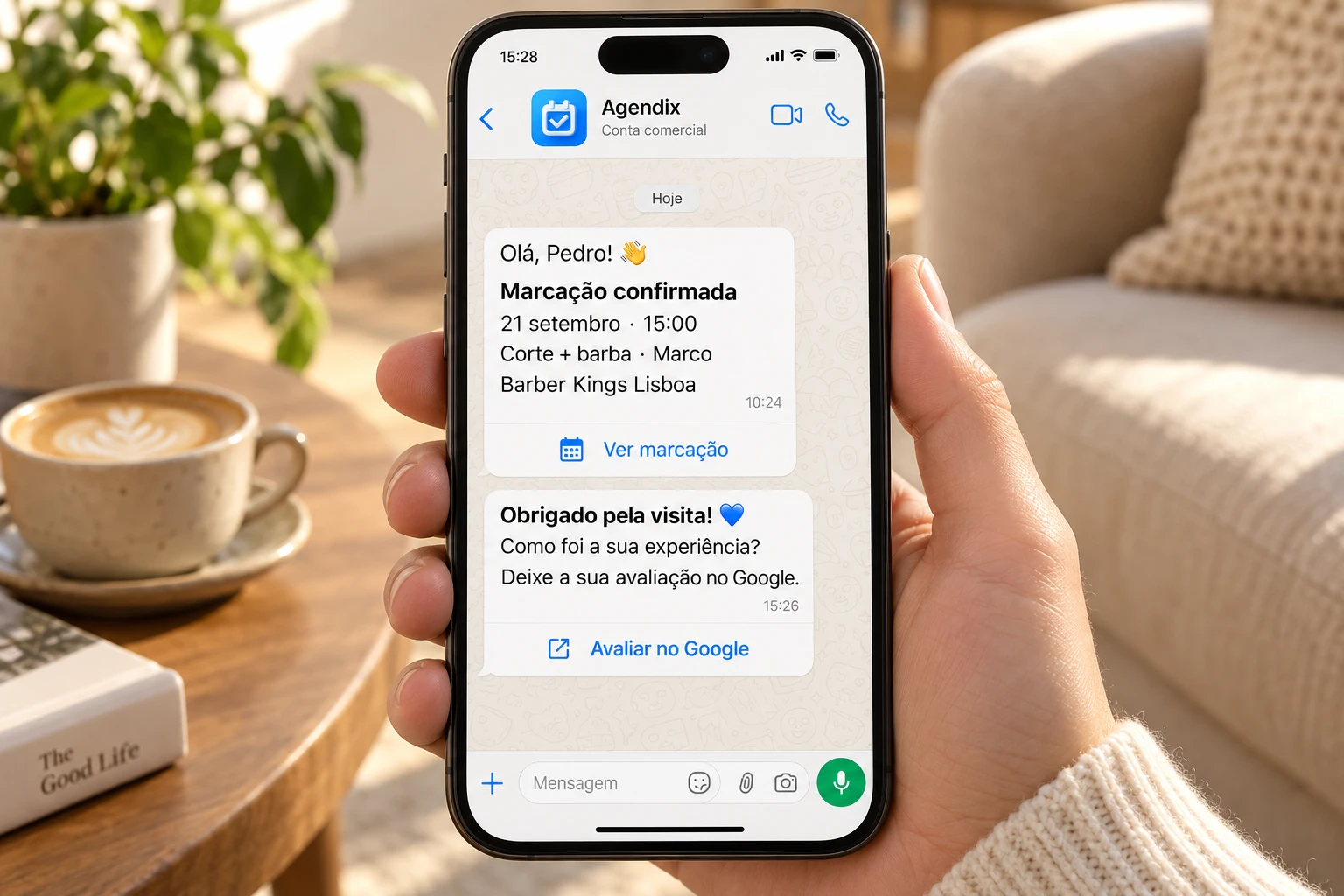 Telemóvel com lembrete de agendamento e pedido de Google Review enviados por WhatsApp pela Agendix
